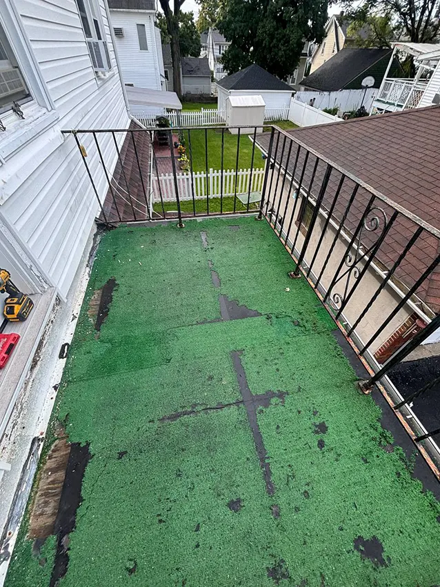Leaking balcony before repair